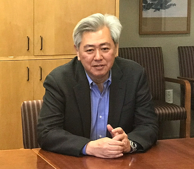 인터뷰하는 앤드루 김 전 중앙정보국(CIA) 코리아미션센터장