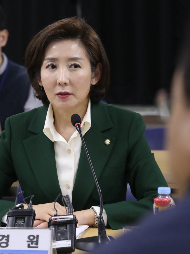 발언하는 나경원 원내대표<YONHAP NO-7089>