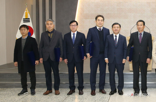 3.4 2019년 성실납세자 감사패 수여(단체사진)
