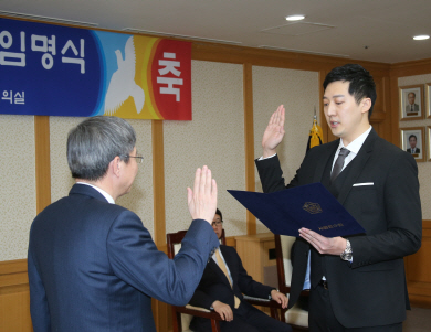 혼자 선서하는 사법연수생