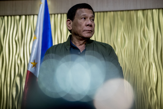 Pompeo Duterte <YONHAP NO-9212> (AP)