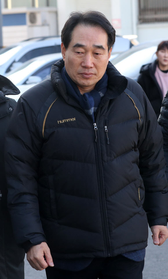 선고공판 출석하는 최흥집