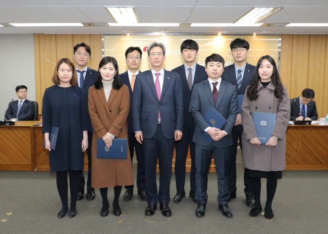 [배포용]_2월_경영전략회의_주니어보드_위촉장_수여_001