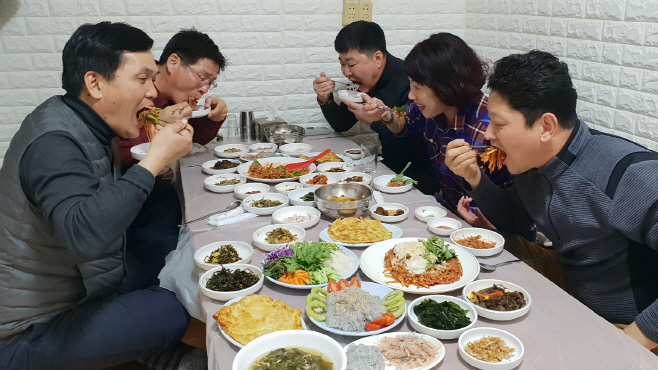 태안군, 봄철 별미 실치회 맛보세요