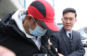 영장심사 법정으로 향하는 코인업 대표