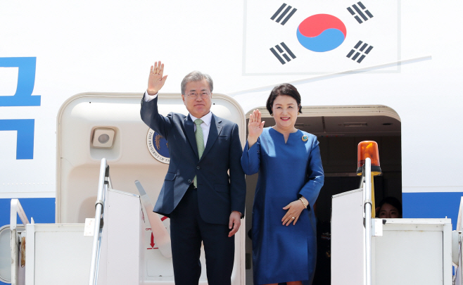 문 대통령, 말레이시아 도착
