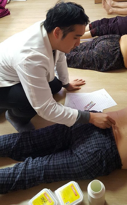 2.노년층대상 한방무료진료