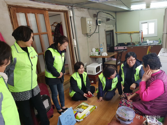3.14 김해시 상동면, 사랑의 밑반찬 배달 서비스 실시1