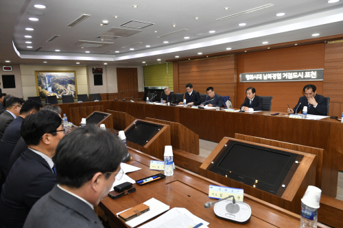 13일 박윤국 포천시장이 관내 골프장 대표들을 초청해 간담회를