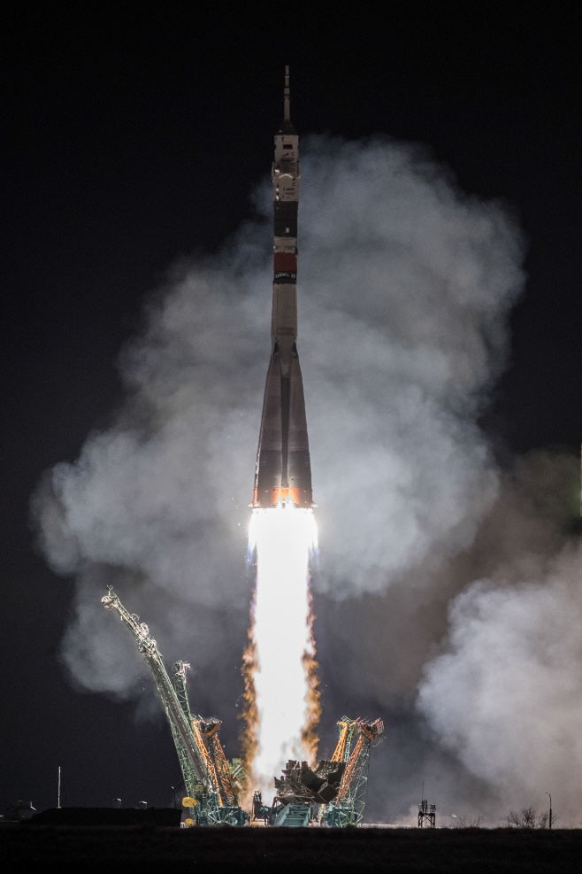 Soyuz MS-12 spacec... <YONHAP NO-1728>