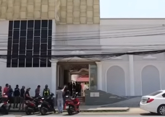 한국인 총격사건 현장에 출동해 수사중인 태국경찰