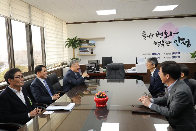 우석제 안성시장 삼성전자 진교영 사장과 면담