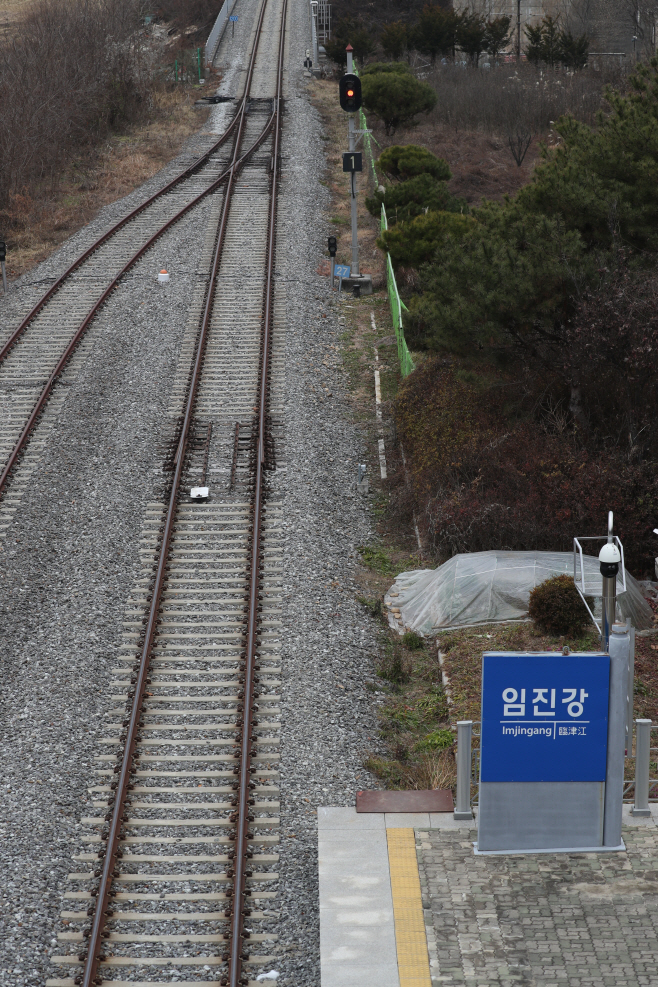 북측으로 이어진 경의선 철로<YONHAP NO-4211>