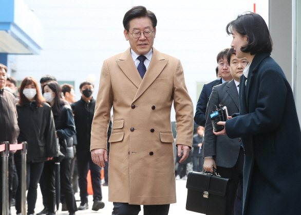 13차 공판 출석하는 이재명 경기지사