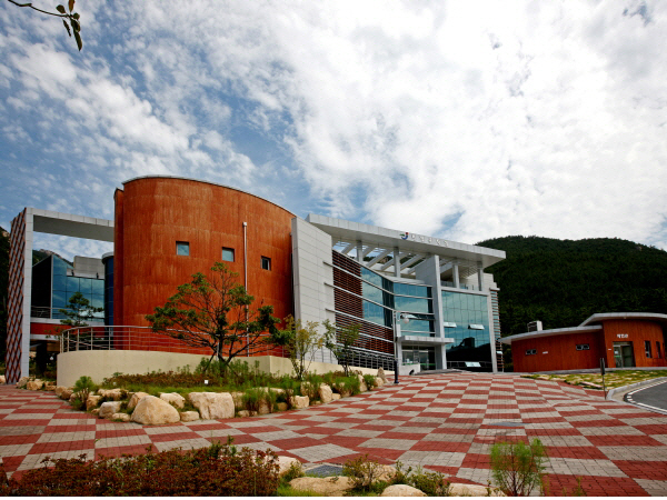 천관산문학관 전경