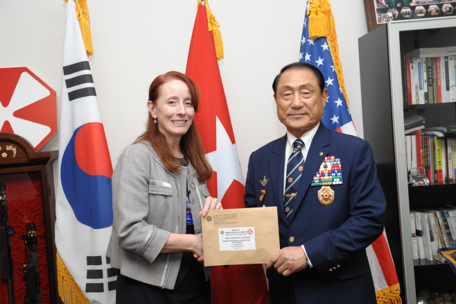 향군, 미 8군에 위문금 전달