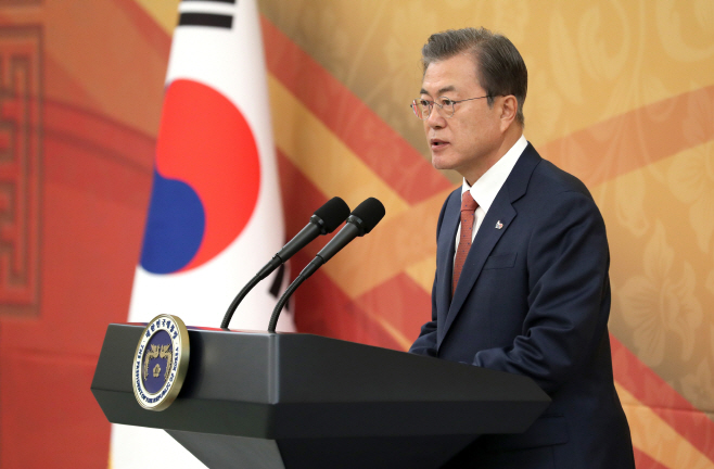 건배사 하는 문 대통령