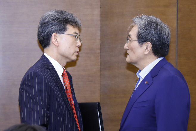 NSC 첫 회의 참석한 김현종 국가안보실 2차장