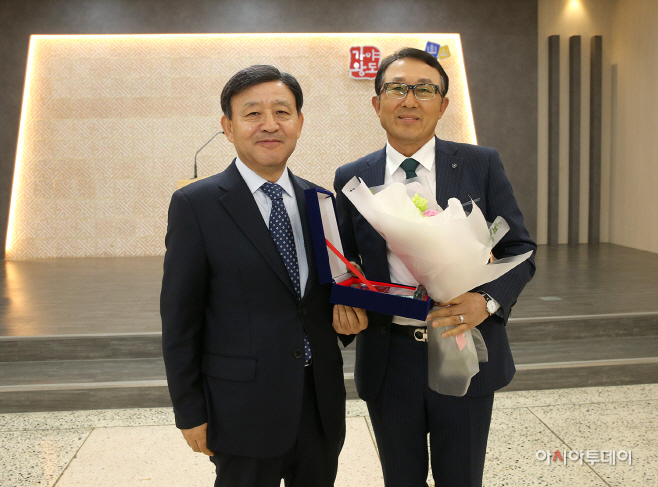 정일정판 이달의 자랑스런 CEO상 수상