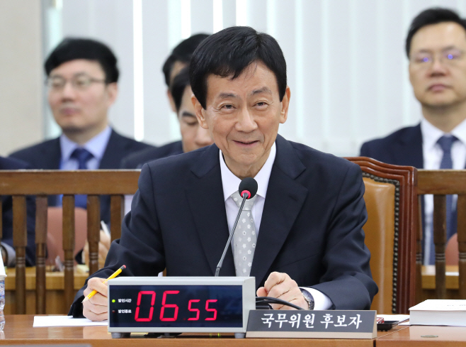 진영 행정안전부 장관 후보자 '밝은 표정으로'