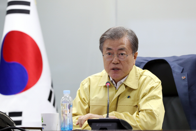 문재인 대통령이 5일 오전 0시부터 47분까지 국가위기관리센터