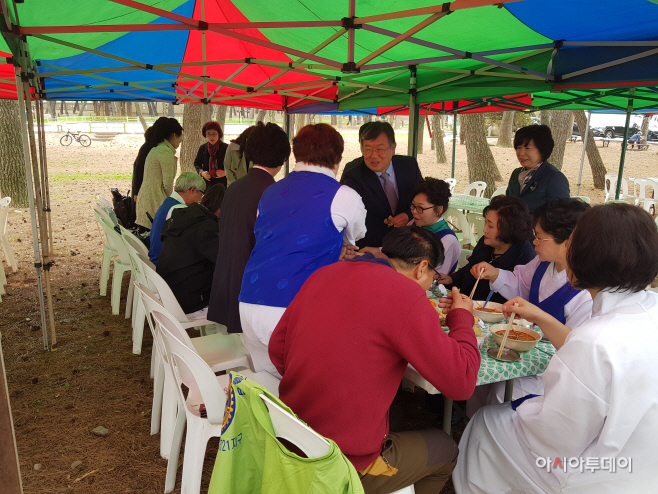0407 밀양시 외국인근로자 축제에 참여한 박일호 밀양시장