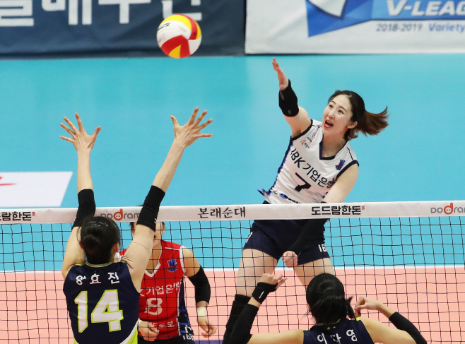 공격하는 고예림<YONHAP NO-4770>
