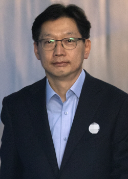 김경수 경남지사, 법정으로