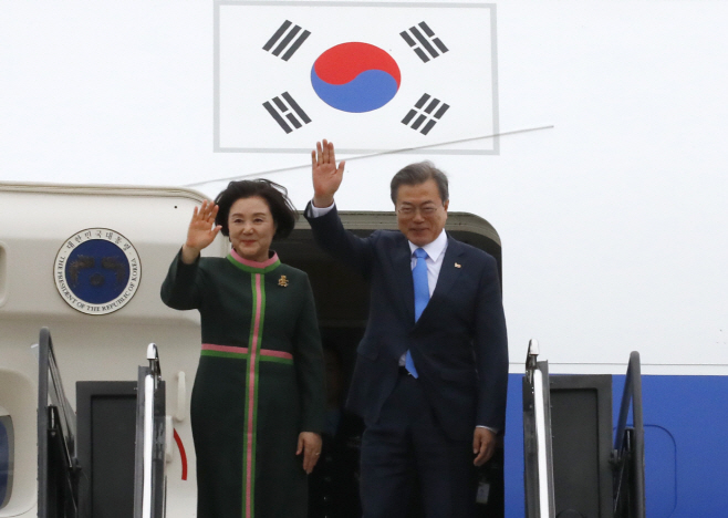 미국 떠나는 문 대통령
