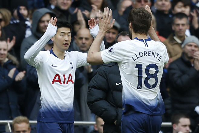 FBL-ENG-PR-TOTTENHAM-HUDDERSFIELD <YONHAP NO-3296> (AFP)