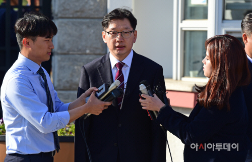 [포토] 석방 심경 밝히는 김경수