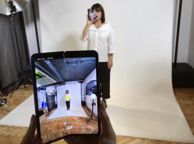 Samsung Fragile Folding Phones