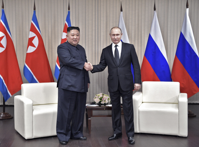 Putin Kim Summit <YONHAP NO-3788> (AP)
