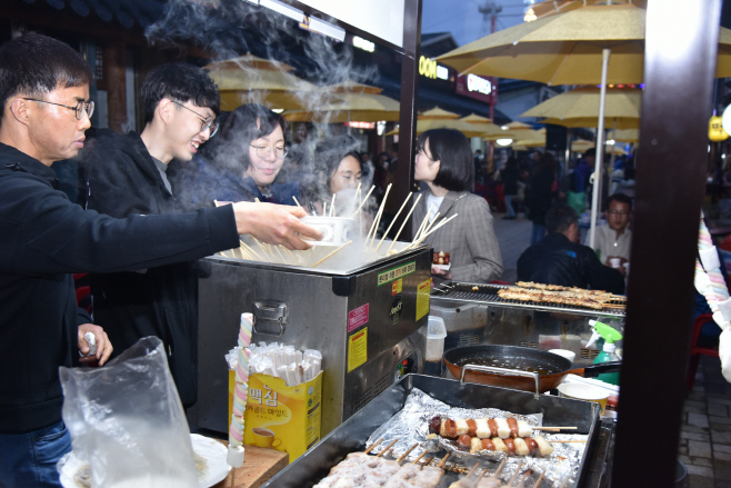 봉화재래시장 시장애 불금축제 성공적인 개최 (4)