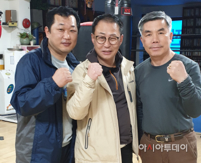 사본 -WBC슈퍼플라이급 챔피언 조인주.윤병호.(가운데)문성길
