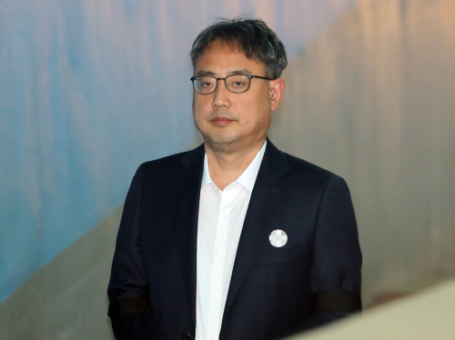 항소심 첫 공판 출석하는 변희재