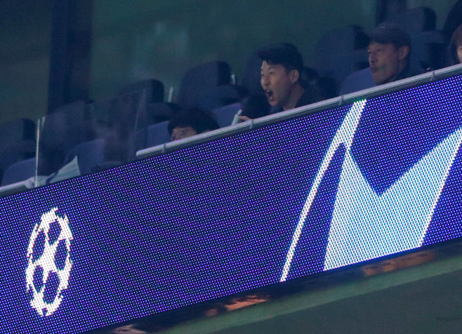 SOCCER-CHAMPIONS... <YONHAP NO-2504> (Action