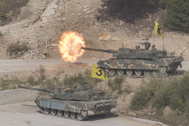 K-2 전차 '불꽃 사격'<YONHAP NO-3587>