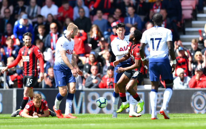 SOCCER-ENGLAND-BOU-TOT/ <YONHAP NO-3976> (REUTERS)