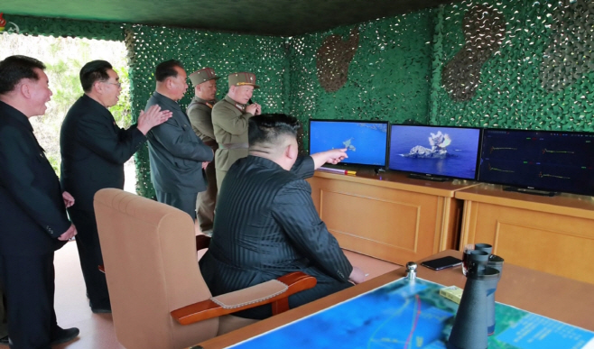 북한 TV,  화력타격 훈련 사진 공개<YONHAP NO-1737>