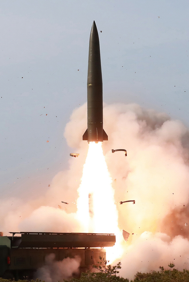 '북한판 이스칸데르' 미사일로 추정되는 전술유도무기
