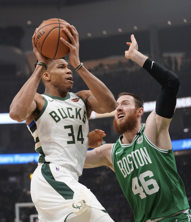 Celtics Bucks Basketball <YONHAP NO-2690> (AP)