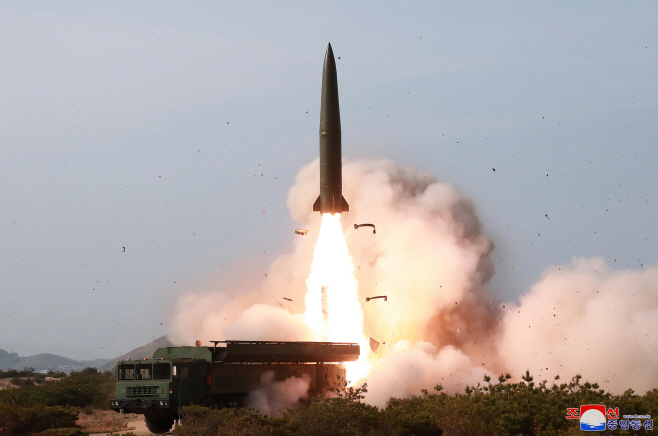 '북한판 이스칸데르' 미사일로 추정되는 전술유도무기