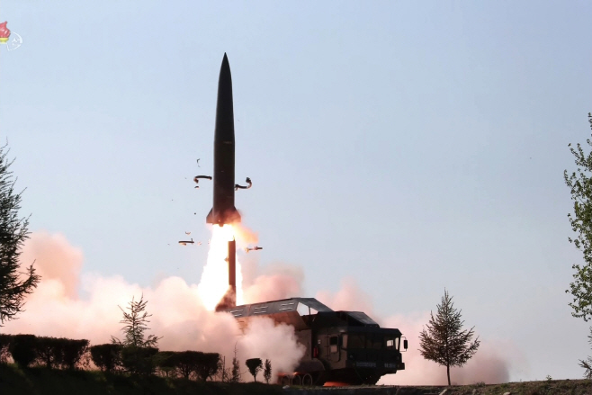 북한이 공개한 '단거리 미사일' 발사 장면