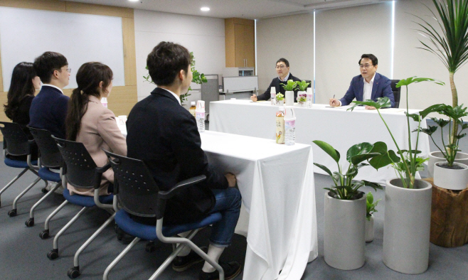 [롯데쇼핑 홍보실] 세상에서 가장 따뜻한 면접장 참고사진 (1)
