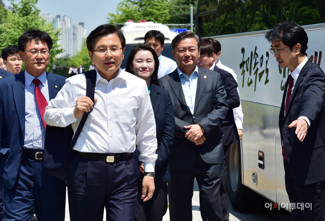 [포토] 민생투쟁 버스 대장정 강원도 향하는 황교안 대표
