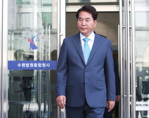 '선거법 위반' 백군기 용인시장 벌금 90만원 선고