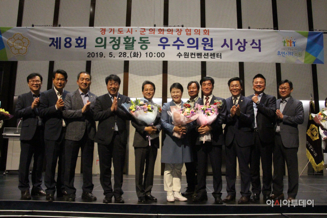우수의원 선정 사진1