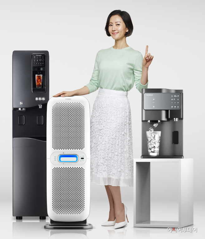 사진) 렌탈쇼 전시제품과 모델 염정아