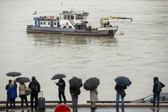 Hungary Boat Accident <YONHAP NO-4651> (AP)